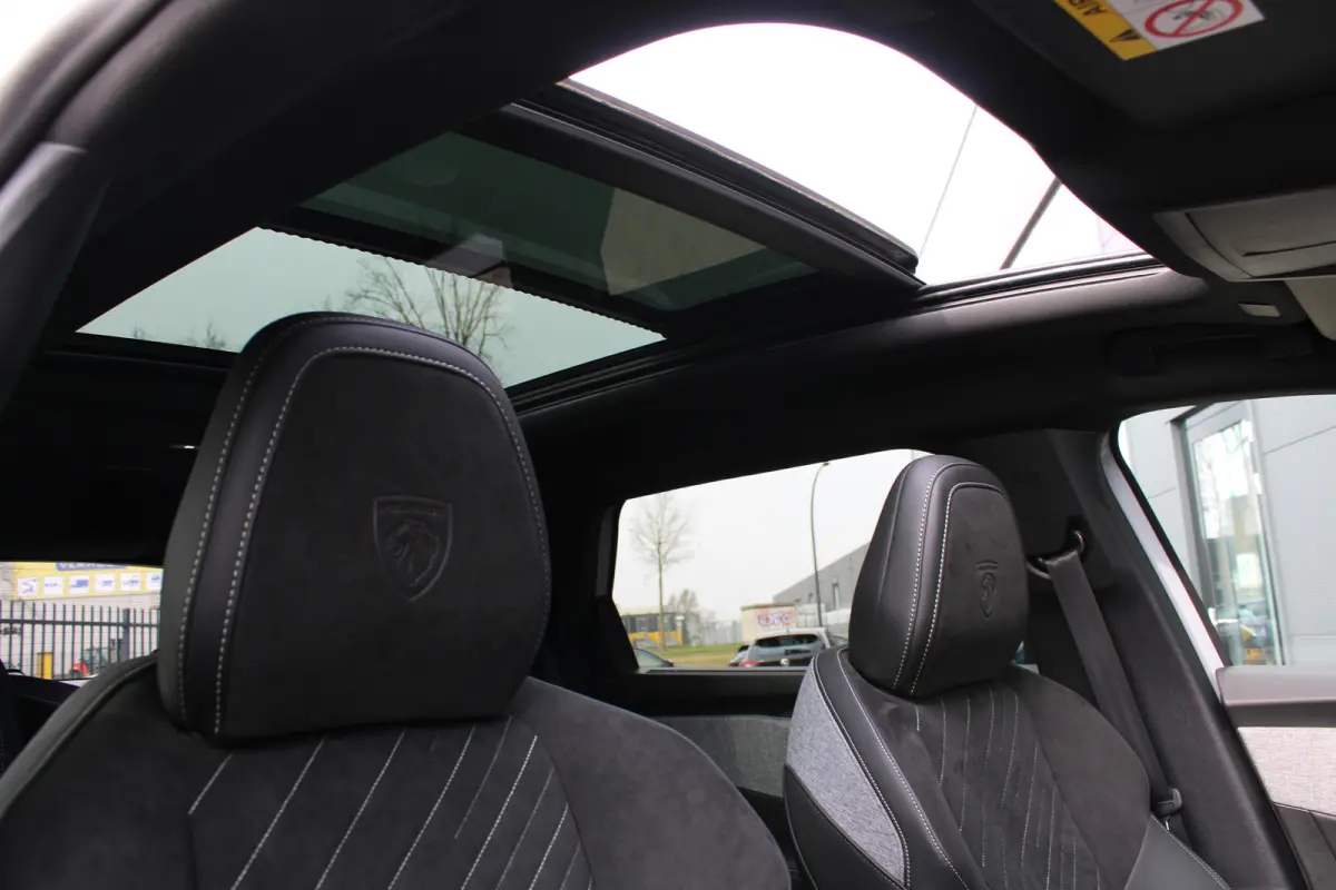 1.6 Plug-in Hybrid 195 GT | Automaat | Panorama/schuifdak | Luxe stoelen | Origineel NL auto | 7.500km | Navigatie | Camera |