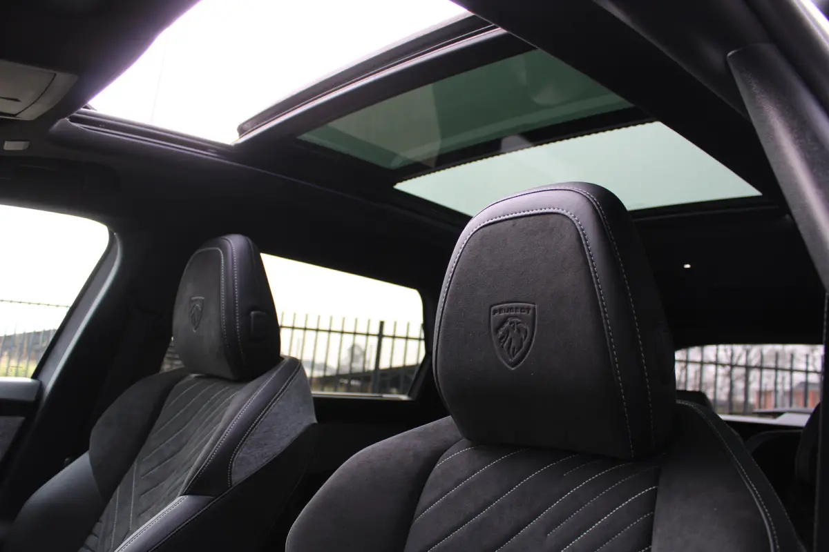1.6 Plug-in Hybrid 195 GT | Automaat | Panorama/schuifdak | Luxe stoelen | Origineel NL auto | 7.500km | Navigatie | Camera |