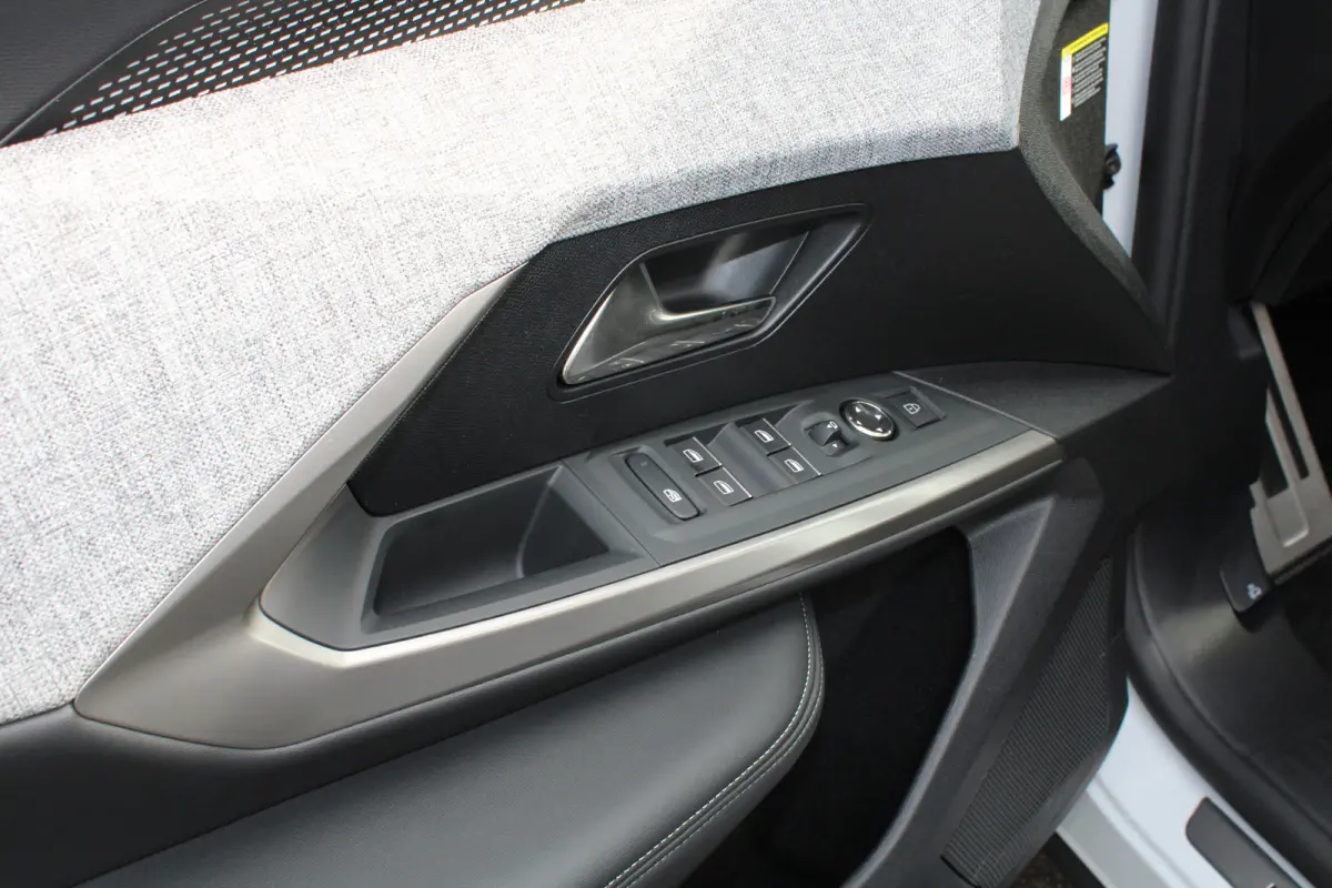 1.6 Plug-in Hybrid 195 GT | Automaat | Panorama/schuifdak | Luxe stoelen | Origineel NL auto | 7.500km | Navigatie | Camera |