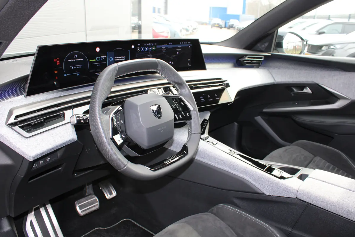 1.6 Plug-in Hybrid 195 GT | Automaat | Panorama/schuifdak | Luxe stoelen | Origineel NL auto | 7.500km | Navigatie | Camera |