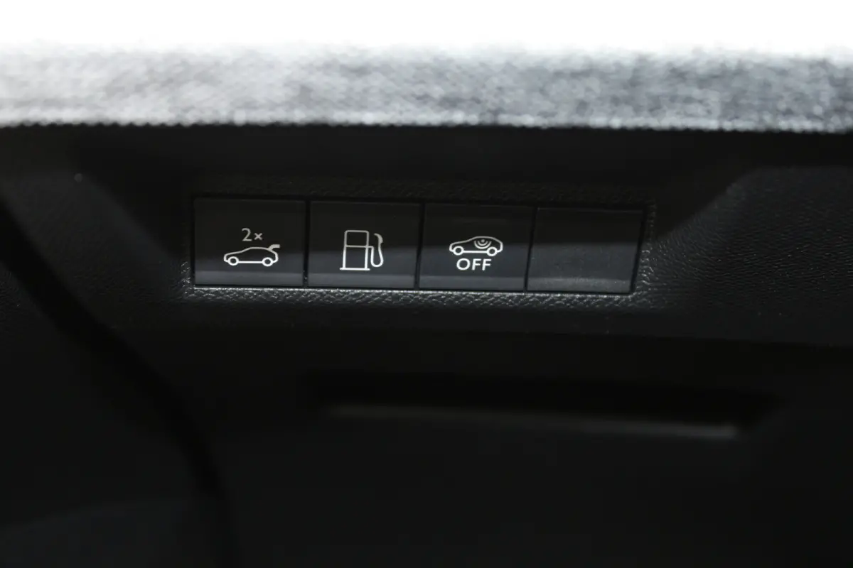1.6 Plug-in Hybrid 195 GT | Automaat | Panorama/schuifdak | Luxe stoelen | Origineel NL auto | 7.500km | Navigatie | Camera |