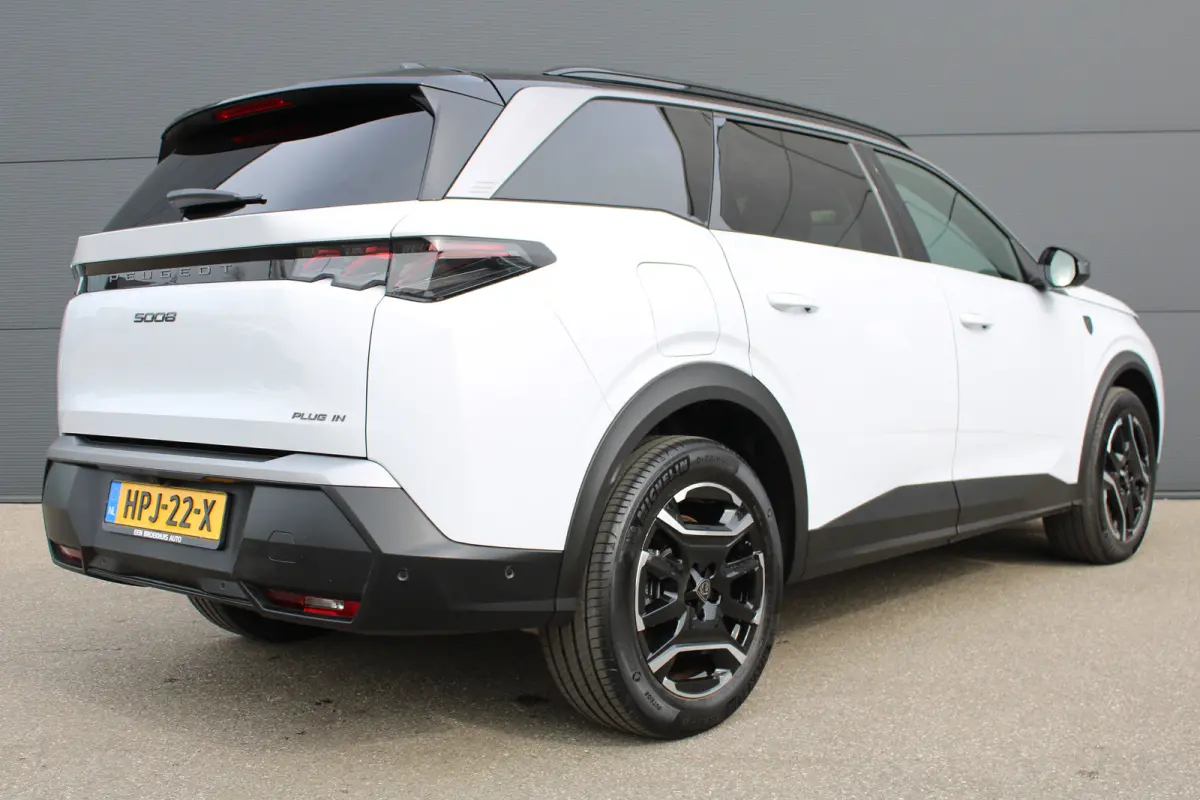1.6 Plug-in Hybrid 195 GT | Automaat | Panorama/schuifdak | Luxe stoelen | Origineel NL auto | 7.500km | Navigatie | Camera |