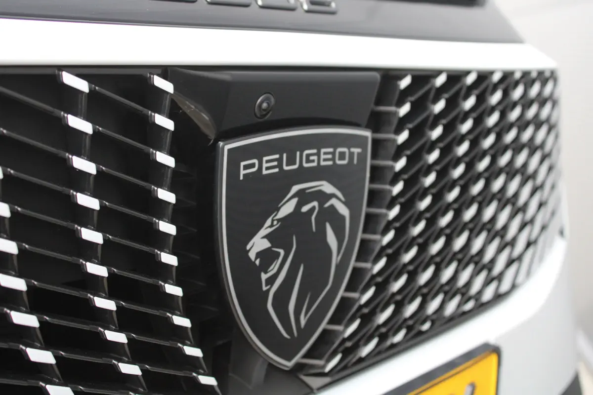 1.6 Plug-in Hybrid 195 GT | Automaat | Panorama/schuifdak | Luxe stoelen | Origineel NL auto | 7.500km | Navigatie | Camera |