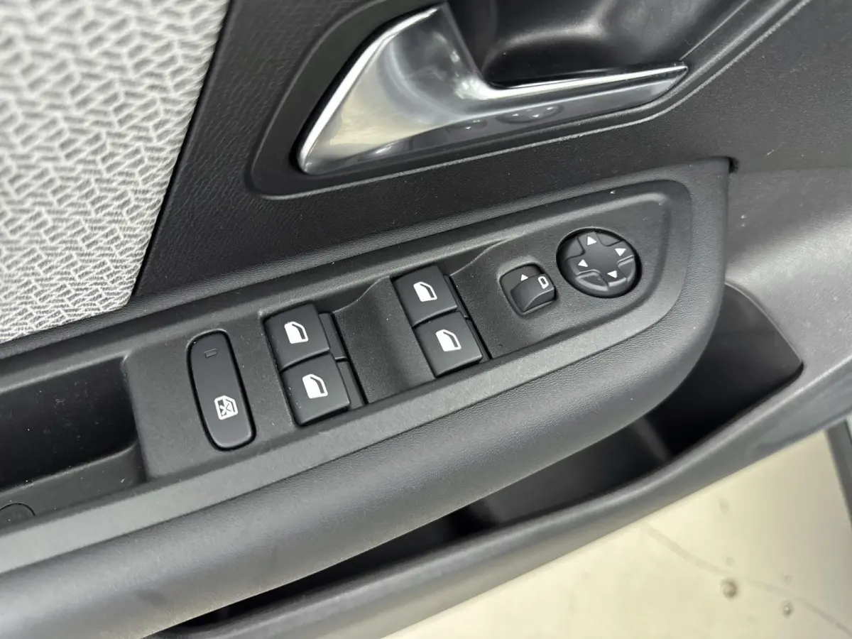 You 50 kWh 136pk Automaat | Accu 99% Camera | Apple Carplay/Android auto | Airco | Navigatie