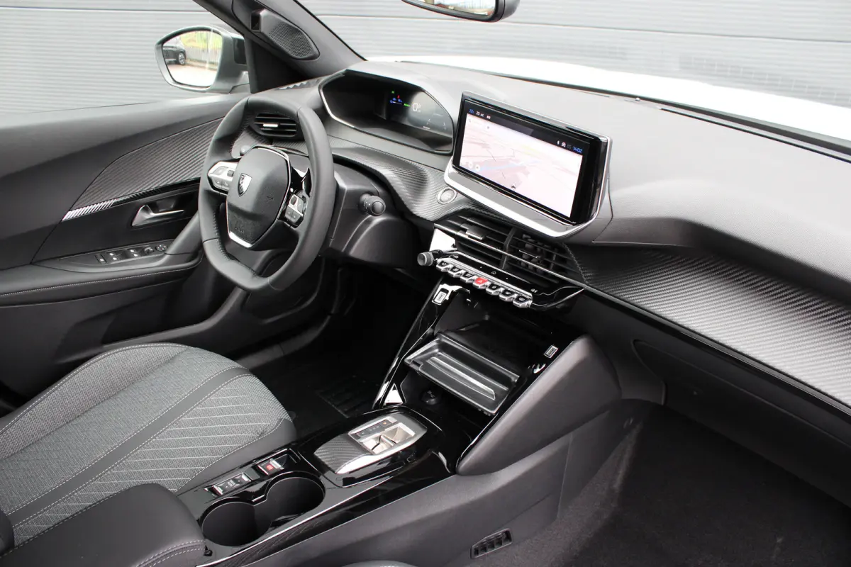 Allure | Active Safety Brake met camera en radar (automatisch noodremsysteem) met Distance Alert (waarschuwing dreigende aanrijding) | Advanced Active Safety Brake met camera en radar | Clim