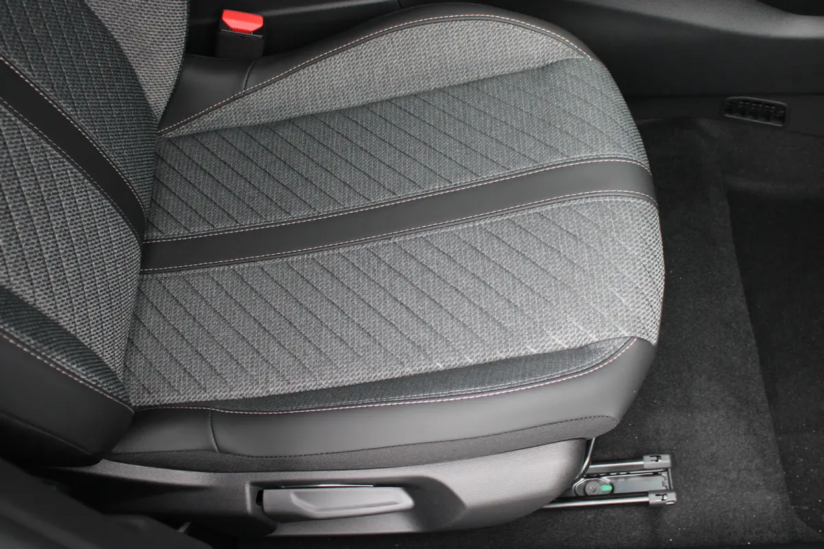 Allure | Active Safety Brake met camera en radar (automatisch noodremsysteem) met Distance Alert (waarschuwing dreigende aanrijding) | Advanced Active Safety Brake met camera en radar | Clim