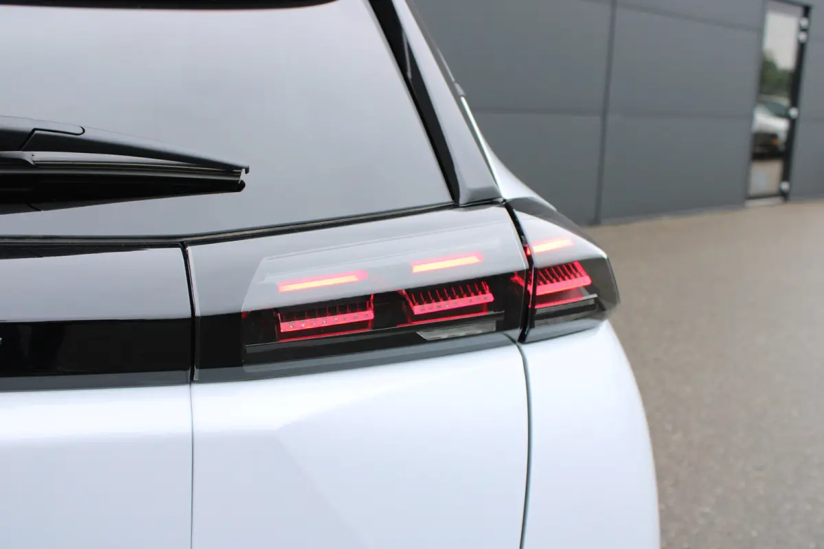 Allure | Active Safety Brake met camera en radar (automatisch noodremsysteem) met Distance Alert (waarschuwing dreigende aanrijding) | Advanced Active Safety Brake met camera en radar | Clim