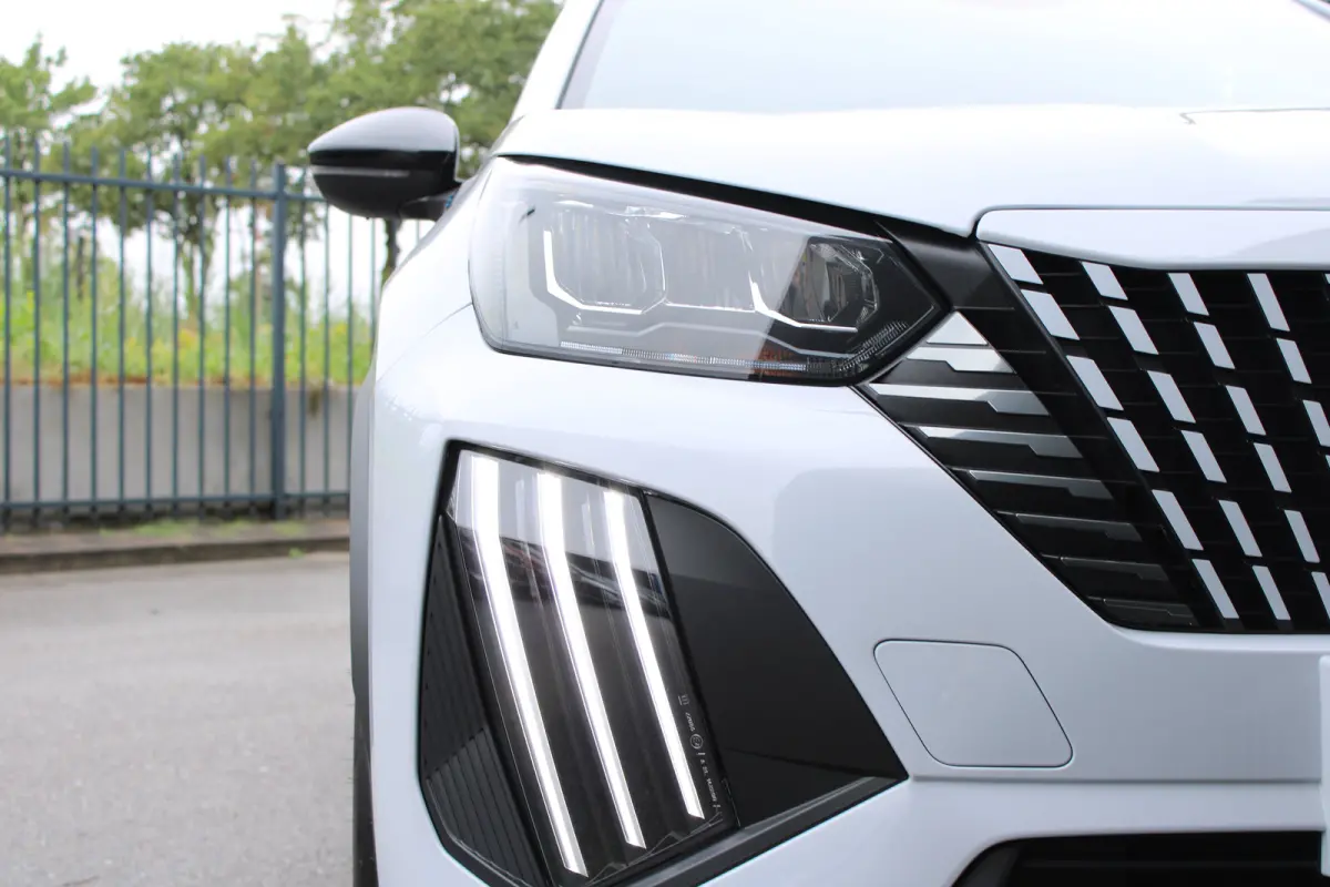 Allure | Active Safety Brake met camera en radar (automatisch noodremsysteem) met Distance Alert (waarschuwing dreigende aanrijding) | Advanced Active Safety Brake met camera en radar | Clim
