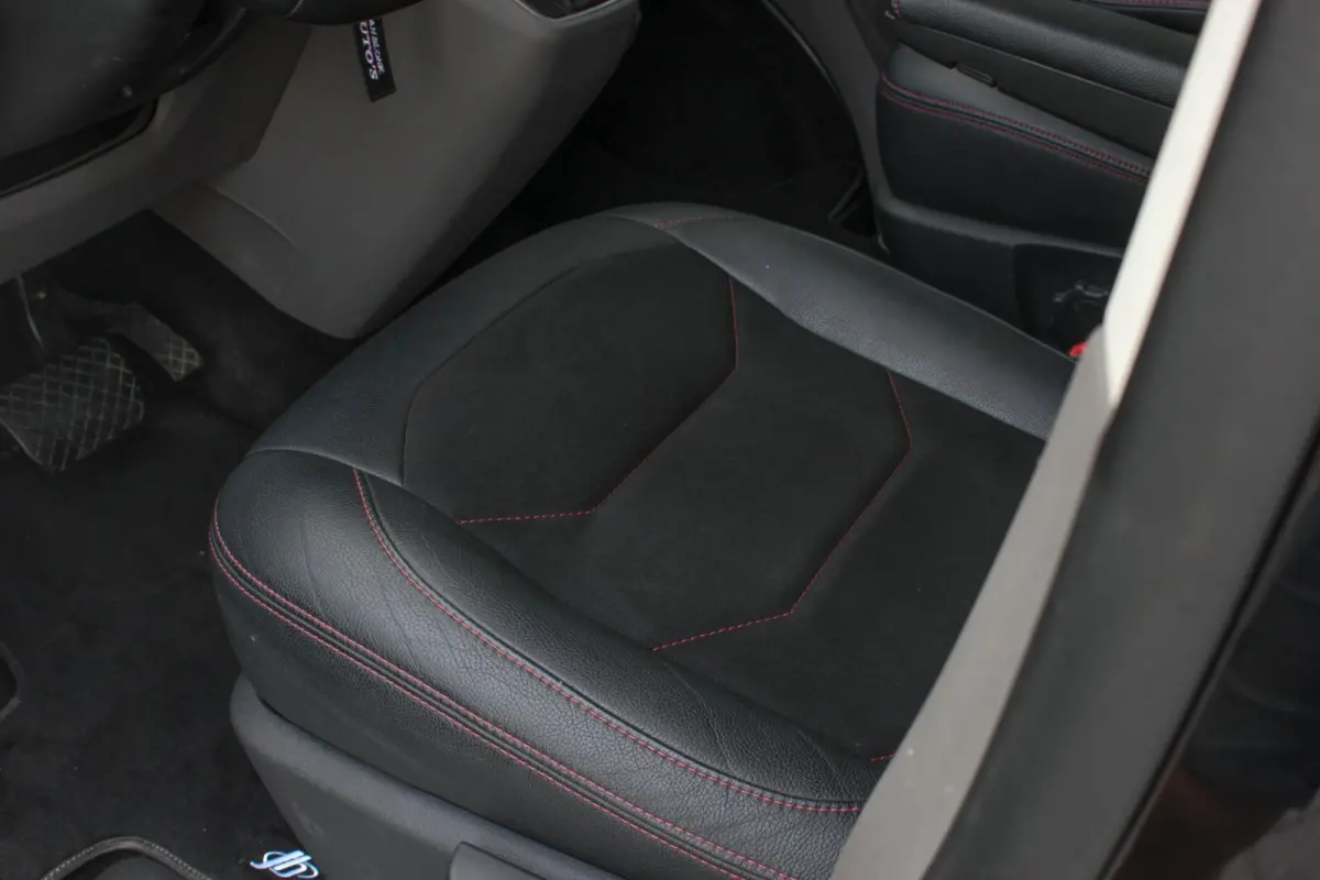 2.0 TDI L2H1 199PK JB-EDITION DSG / PDC / SCHROEFSET / LEDEREN BEKLEDING / FULL / APPLE CARPLAY / NAVIGATIE