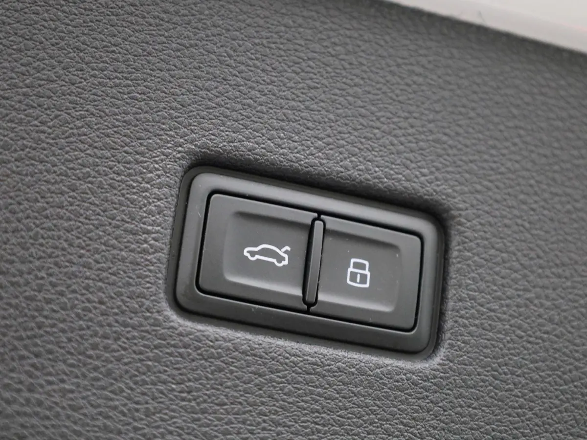 55 TFSI e quattro Pro Line l Adaptive cruise control l 360 camera l Head-up display l Dodehoek detectie l Bang & Olufsen l Luchtvering l Trekhaak l Optiekpakket zwart l Apple Carplay / Andro