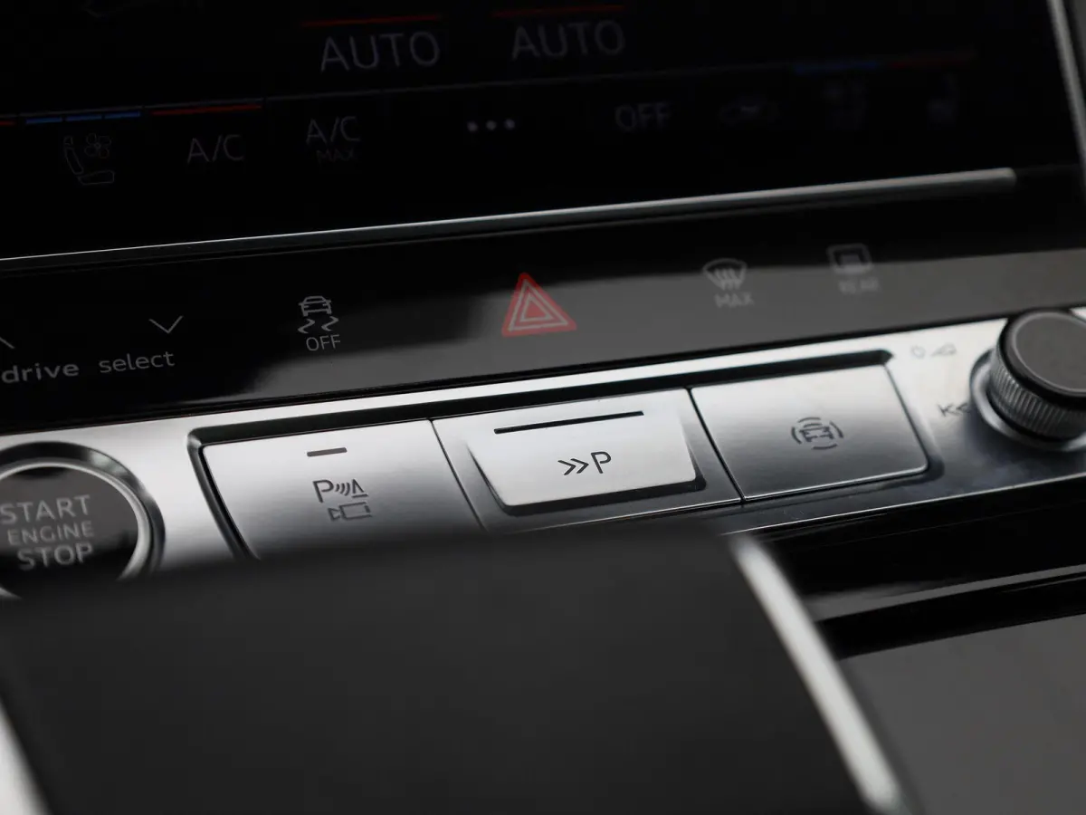 55 TFSI e quattro Pro Line l Adaptive cruise control l 360 camera l Head-up display l Dodehoek detectie l Bang & Olufsen l Luchtvering l Trekhaak l Optiekpakket zwart l Apple Carplay / Andro