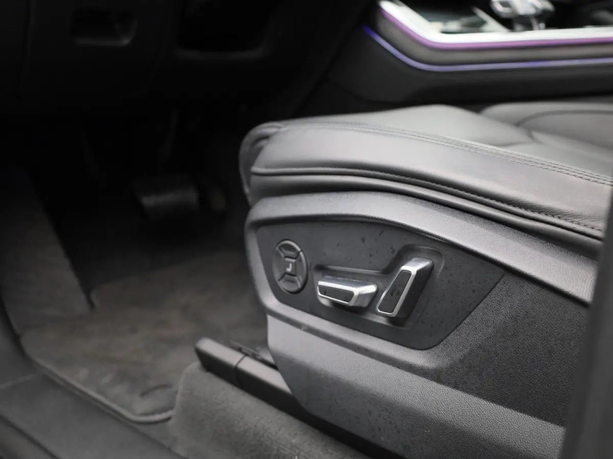 55 TFSI e quattro Pro Line l Adaptive cruise control l 360 camera l Head-up display l Dodehoek detectie l Bang & Olufsen l Luchtvering l Trekhaak l Optiekpakket zwart l Apple Carplay / Andro