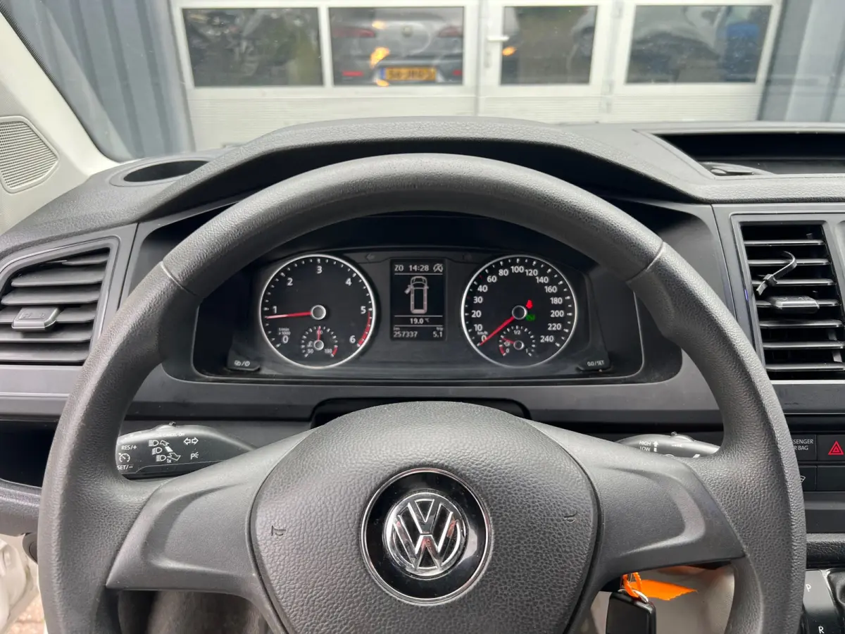 2.0 TDI L2H1 DC Trendline Automaat – Werkbus – 220V – Euro 6 – NAP – Trekhaak