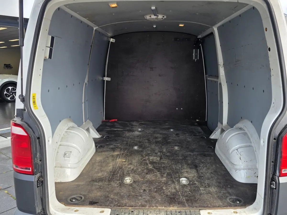 2.0 TDI L2H1 DC Trendline Automaat – Werkbus – 220V – Euro 6 – NAP – Trekhaak