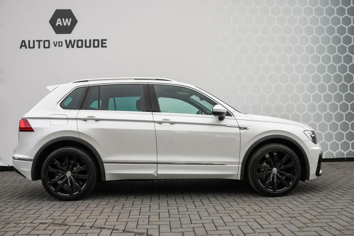 1.4 TSI Highline R-line PANO NAP Trekhaak Suzuka