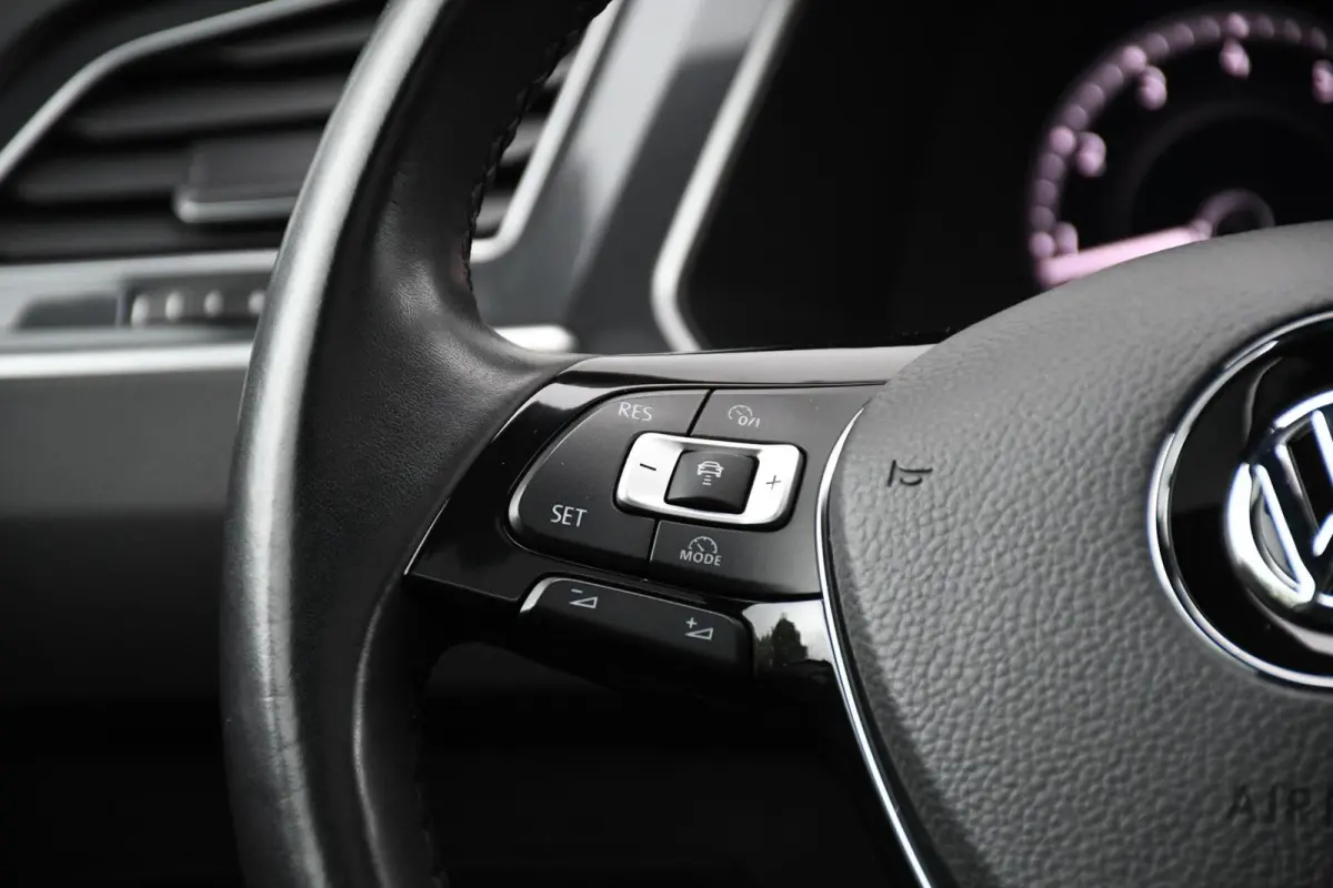 1.4 TSI Highline R-line PANO NAP Trekhaak Suzuka