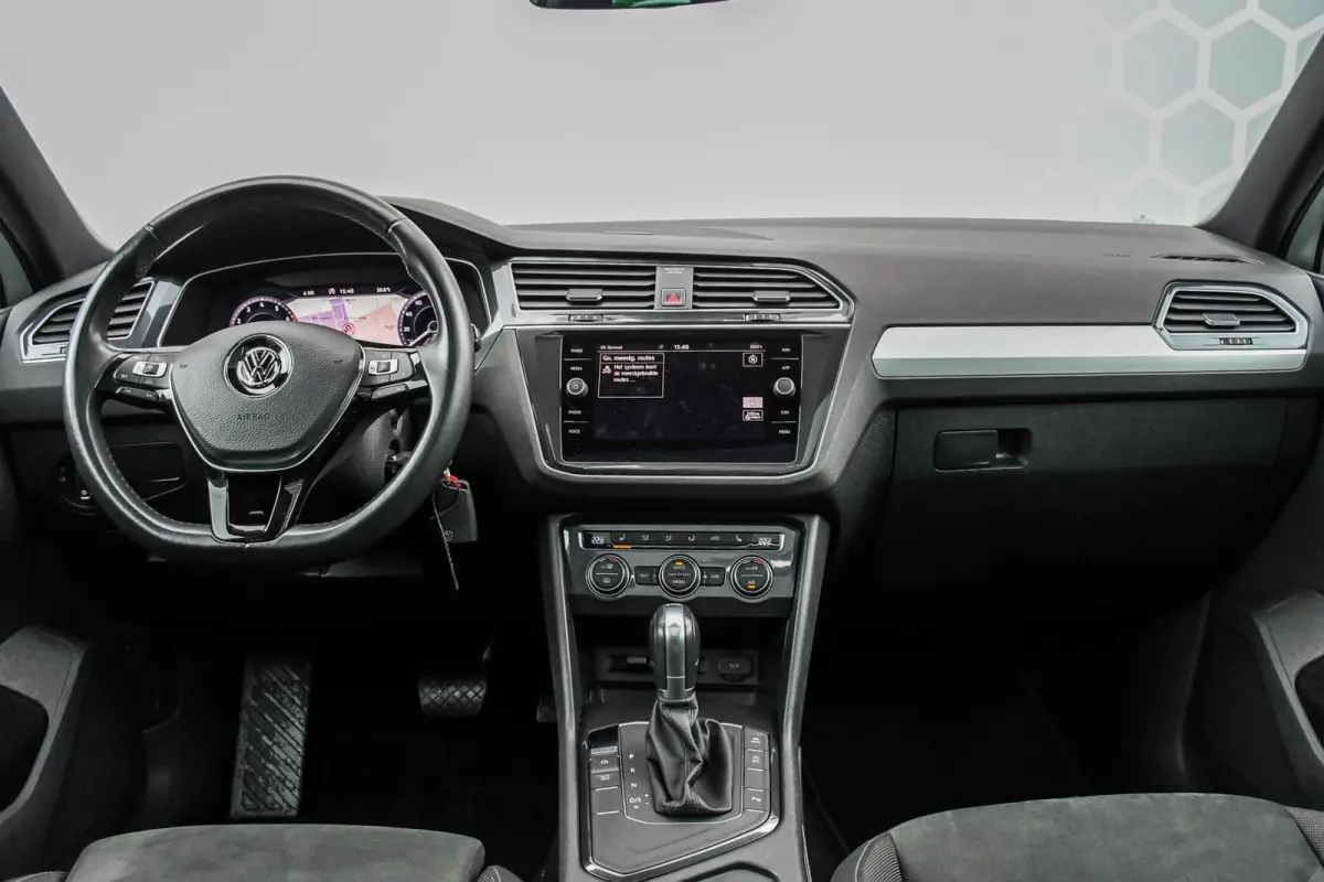 1.4 TSI Highline R-line PANO NAP Trekhaak Suzuka