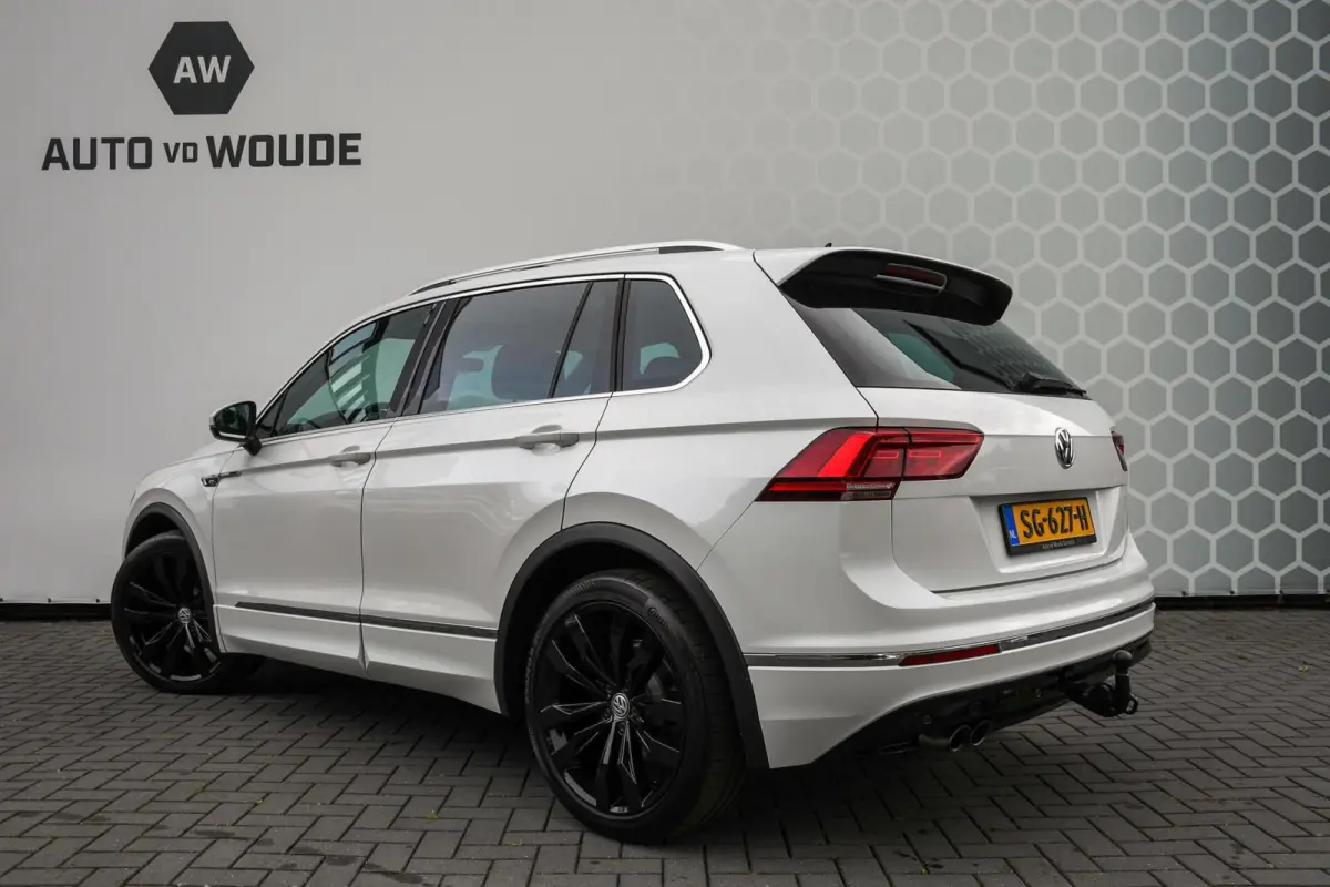 1.4 TSI Highline R-line PANO NAP Trekhaak Suzuka