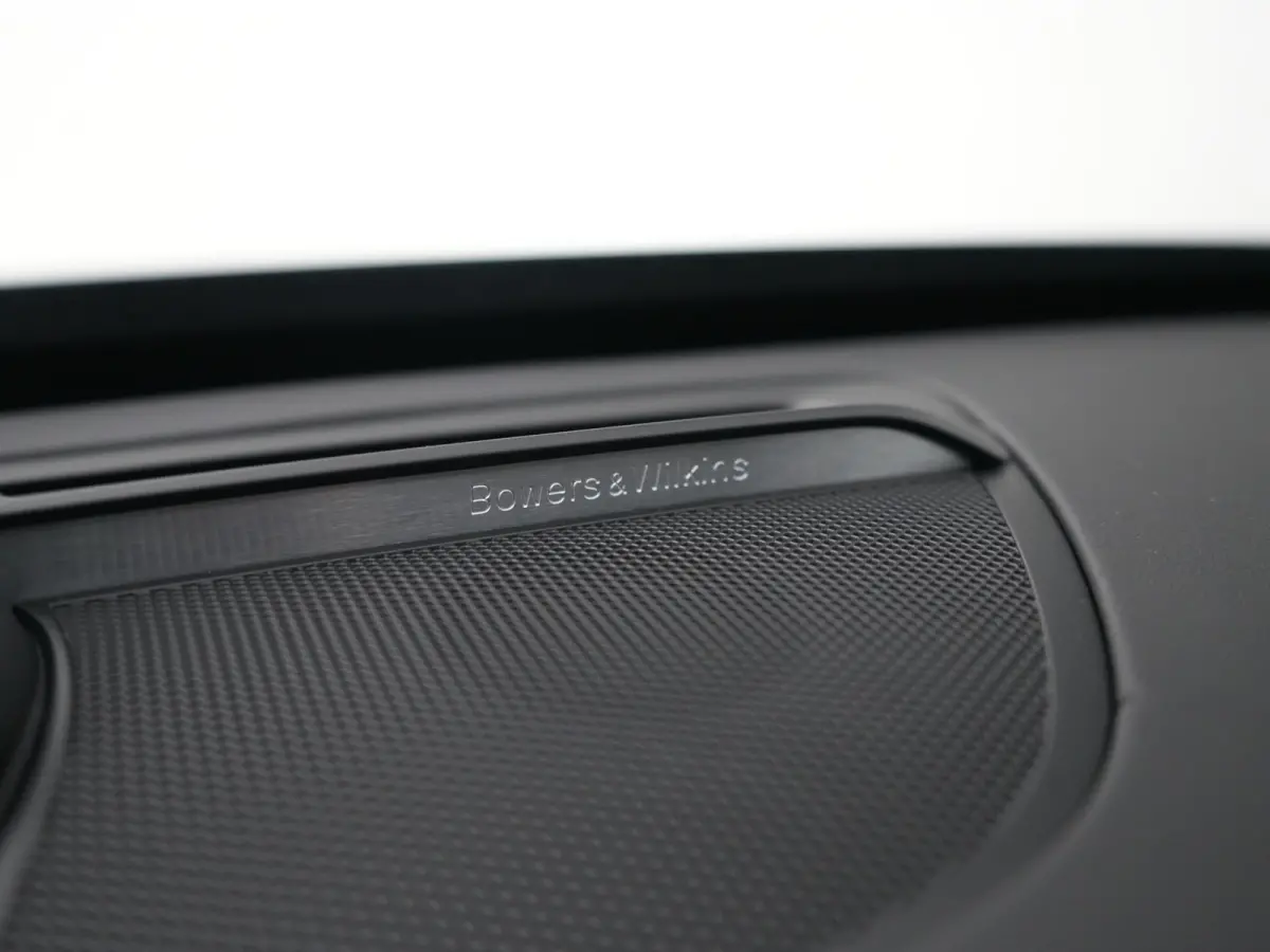 T8 Recharge AWD Ultra Black Edition Executive | Luchtvering | Bowers & Wilkins | 360° Camera | Head-Up | Panoramadak | 22" | Stoelventilatie