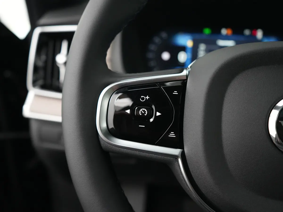 T8 Recharge AWD Ultra Black Edition Executive | Luchtvering | Bowers & Wilkins | 360° Camera | Head-Up | Panoramadak | 22" | Stoelventilatie
