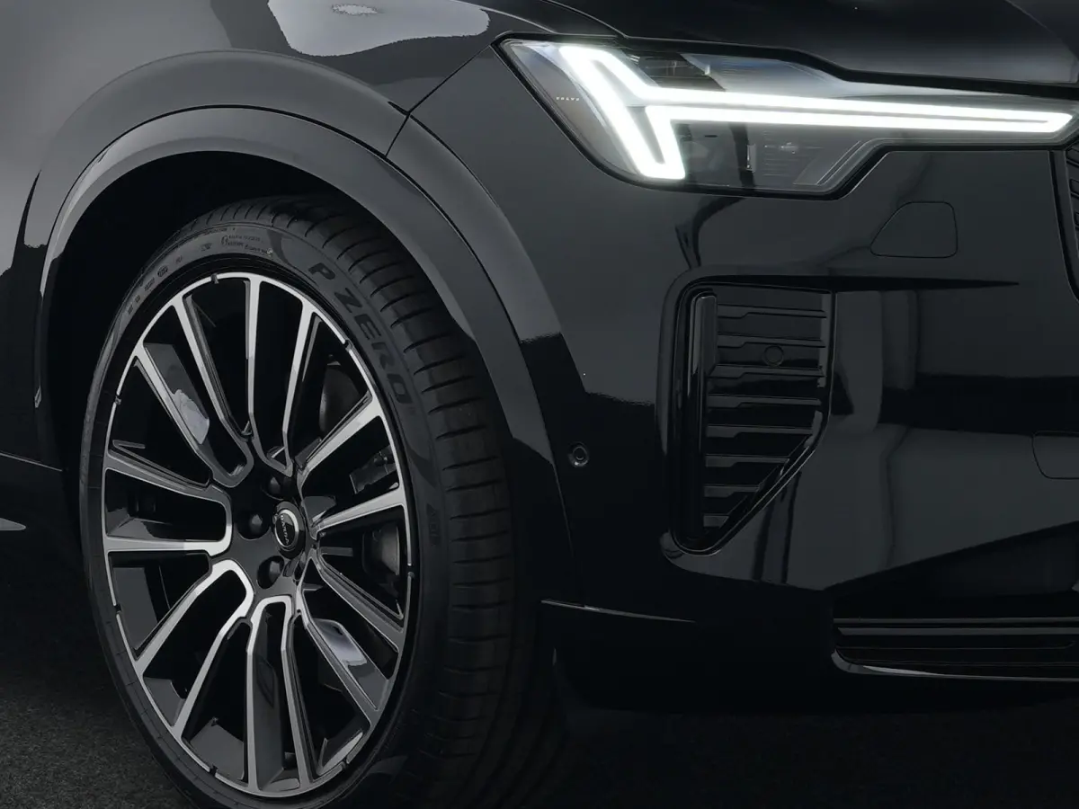 T8 Recharge AWD Ultra Black Edition Executive | Luchtvering | Bowers & Wilkins | 360° Camera | Head-Up | Panoramadak | 22" | Stoelventilatie