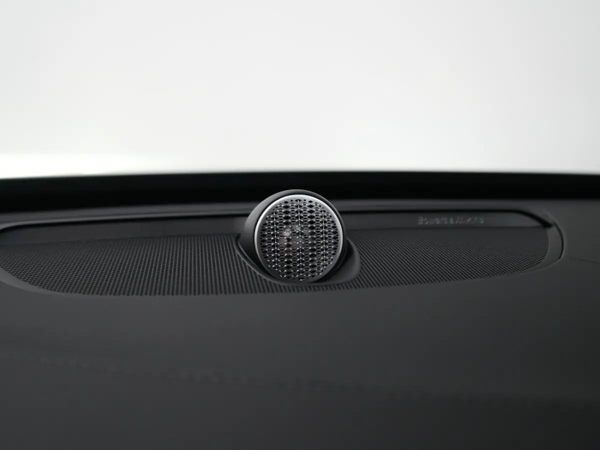 T8 Recharge AWD Ultra Black Edition Executive | Luchtvering | Bowers & Wilkins | 360° Camera | Head-Up | Panoramadak | 22" | Stoelventilatie