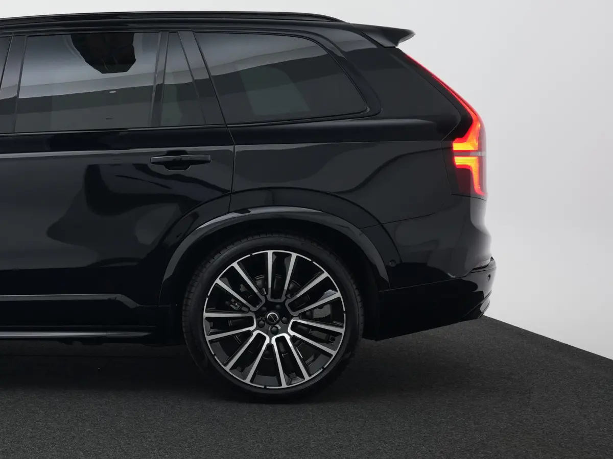 T8 Recharge AWD Ultra Black Edition Executive | Luchtvering | Bowers & Wilkins | 360° Camera | Head-Up | Panoramadak | 22" | Stoelventilatie