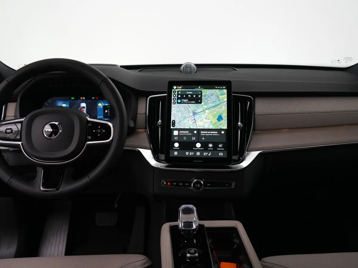 T8 Recharge AWD Ultra Black Edition Executive | Luchtvering | Bowers & Wilkins | 360° Camera | Head-Up | Panoramadak | 22" | Stoelventilatie