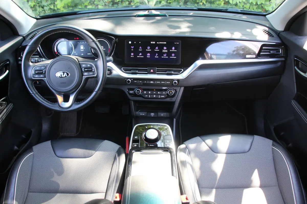 DynamicLine 64 kWh | NL-AUTO! | DEALER OH! | WARMTEPOMP | ADAPTIVE CRUISE | LANE ASSIST | CAMERA | PARK SENS | HALF LEDER | LED | NAVI | CLIMA
