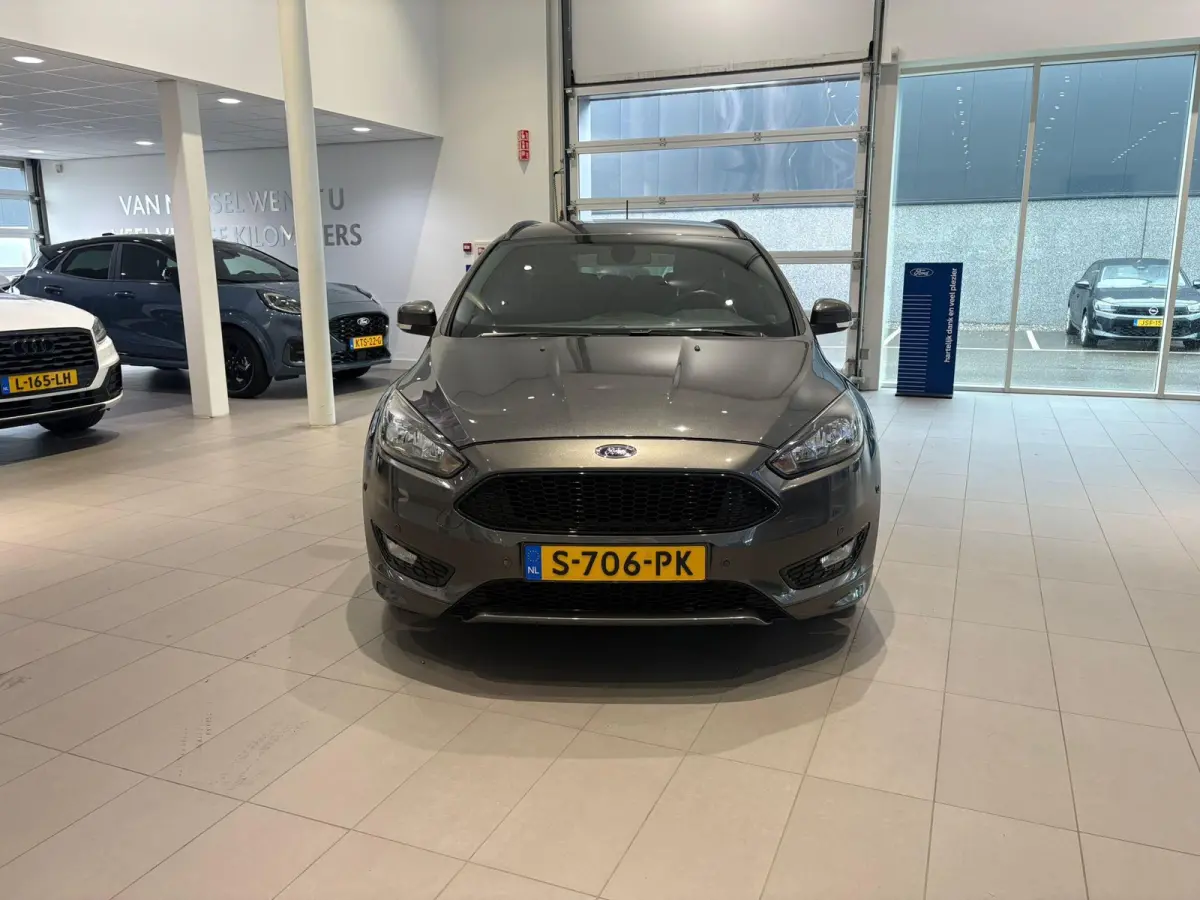 1.0 ST-Line | DEALER ONDERHOUDEN | TREKHAAK | VERWARMBARE VOORSTOELEN | NAVIGATIE | VOLLEDIG DEALER ONDERHOUDEN