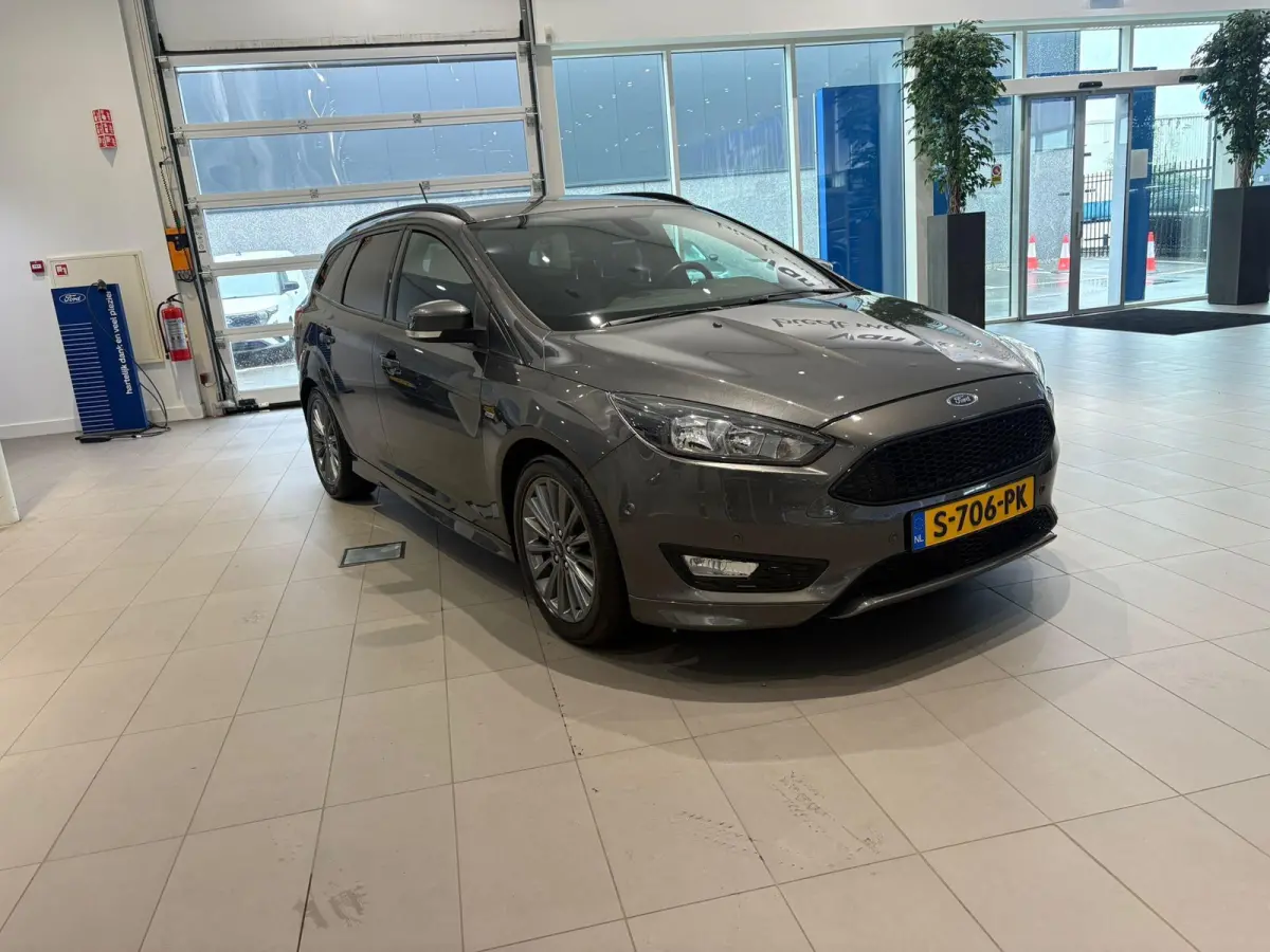 1.0 ST-Line | DEALER ONDERHOUDEN | TREKHAAK | VERWARMBARE VOORSTOELEN | NAVIGATIE | VOLLEDIG DEALER ONDERHOUDEN