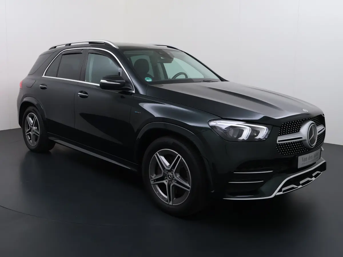 350e AMG 4Matic // SoH 97,4% // Trekhaak // Panoramadak // Distronic // 360 Camera // Rij Assistentiepakket // Carplay // Keyless entry // MultiBeam LED