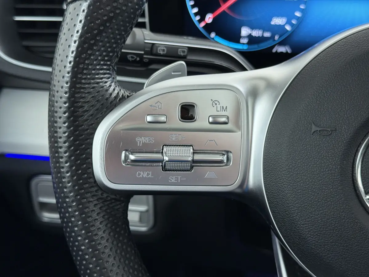 350e AMG 4Matic // SoH 97,4% // Trekhaak // Panoramadak // Distronic // 360 Camera // Rij Assistentiepakket // Carplay // Keyless entry // MultiBeam LED