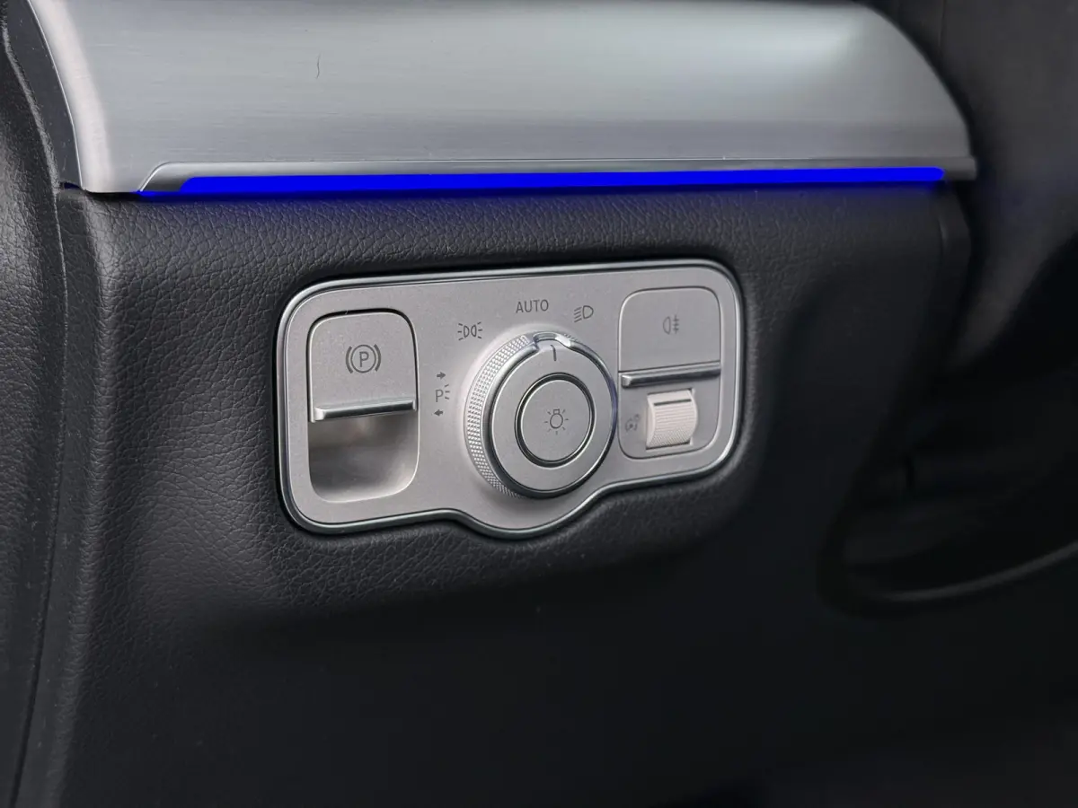 350e AMG 4Matic // SoH 97,4% // Trekhaak // Panoramadak // Distronic // 360 Camera // Rij Assistentiepakket // Carplay // Keyless entry // MultiBeam LED