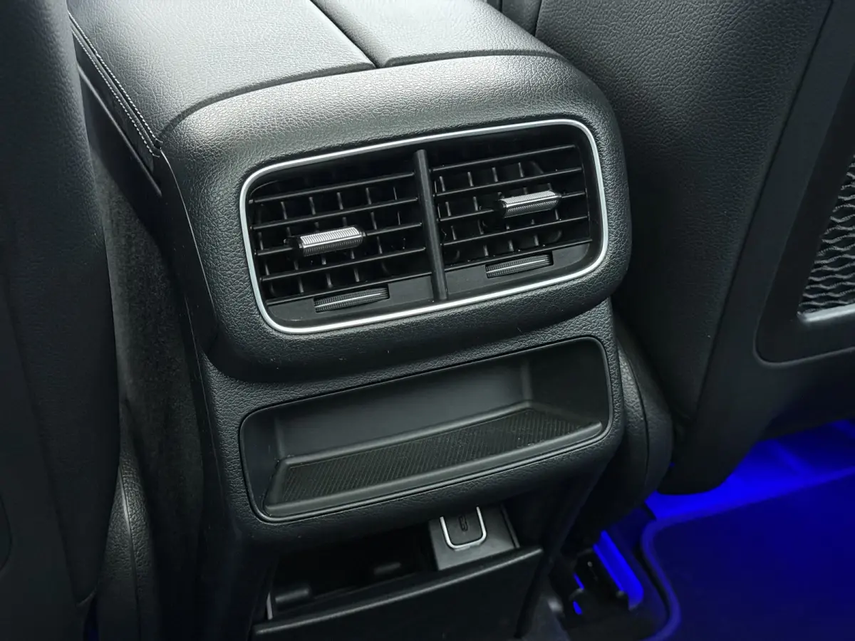 350e AMG 4Matic // SoH 97,4% // Trekhaak // Panoramadak // Distronic // 360 Camera // Rij Assistentiepakket // Carplay // Keyless entry // MultiBeam LED