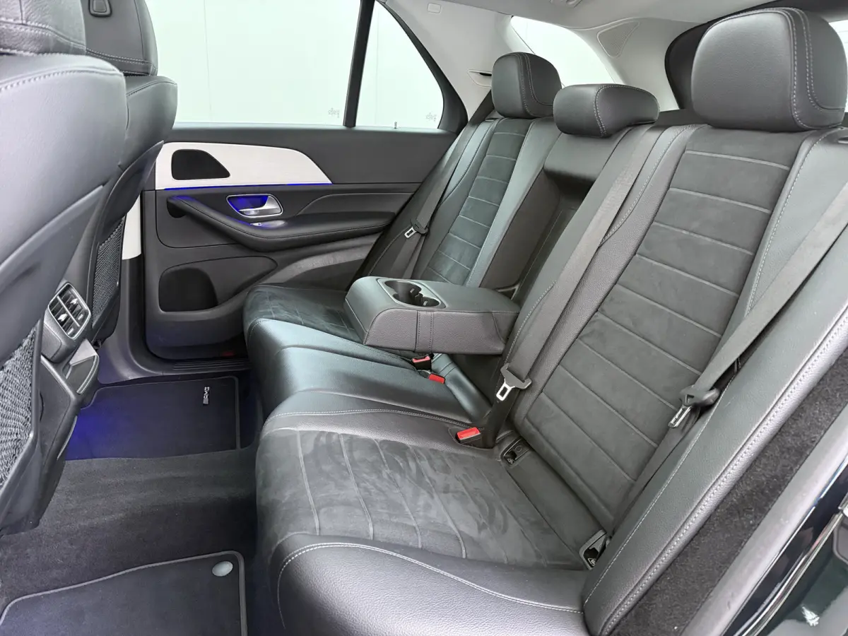 350e AMG 4Matic // SoH 97,4% // Trekhaak // Panoramadak // Distronic // 360 Camera // Rij Assistentiepakket // Carplay // Keyless entry // MultiBeam LED