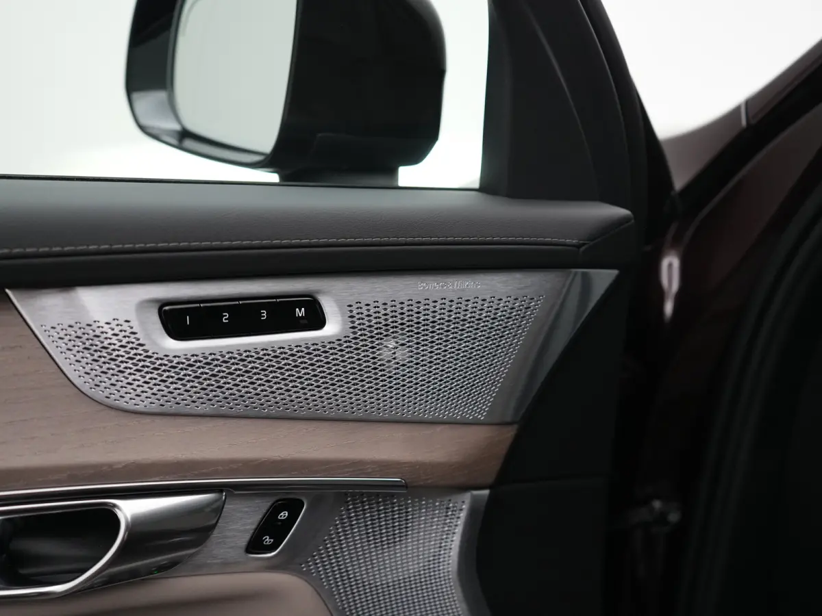T8 Recharge AWD Ultra Dark Executive Edition | Luchtvering | Bowers & Wilkins | 360° Camera | Head-Up | Panoramadak | 22" | Stoelventilatie