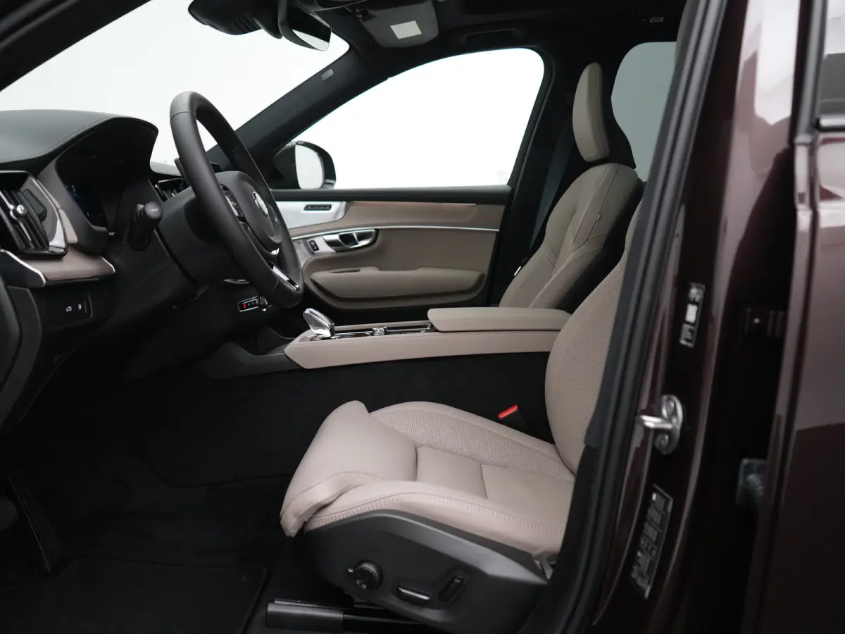 T8 Recharge AWD Ultra Dark Executive Edition | Luchtvering | Bowers & Wilkins | 360° Camera | Head-Up | Panoramadak | 22" | Stoelventilatie