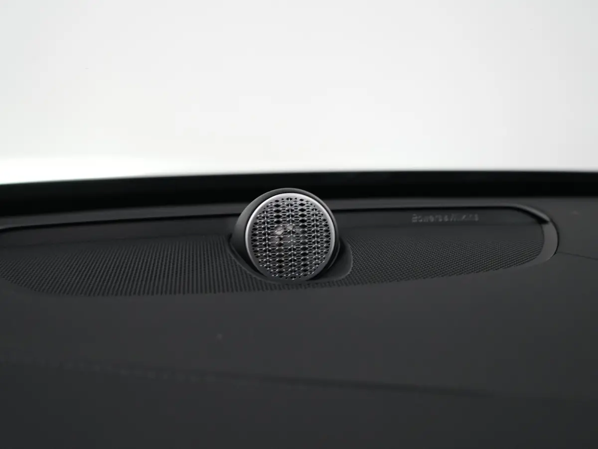T8 Recharge AWD Ultra Dark Executive Edition | Luchtvering | Bowers & Wilkins | 360° Camera | Head-Up | Panoramadak | 22" | Stoelventilatie