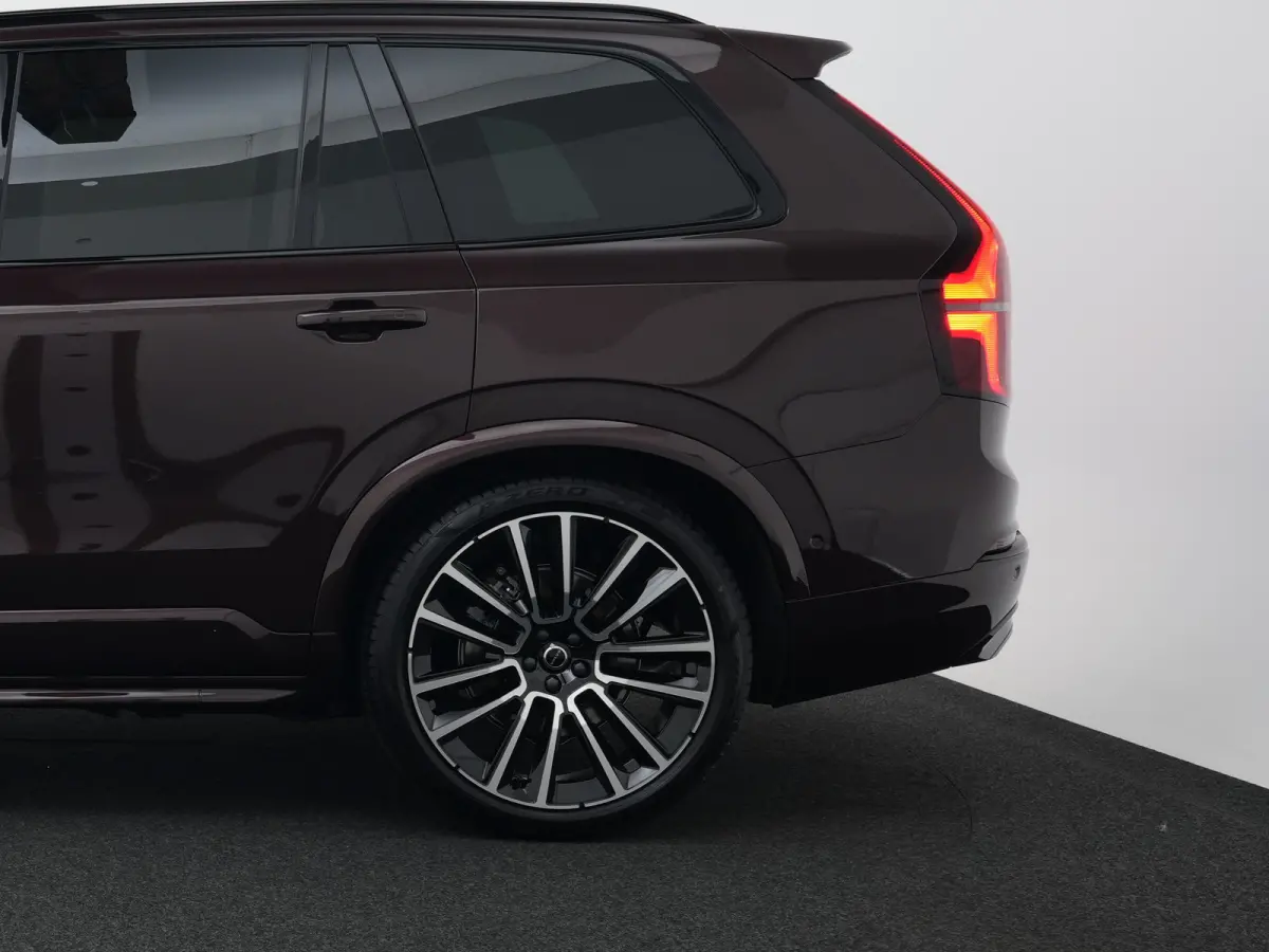 T8 Recharge AWD Ultra Dark Executive Edition | Luchtvering | Bowers & Wilkins | 360° Camera | Head-Up | Panoramadak | 22" | Stoelventilatie
