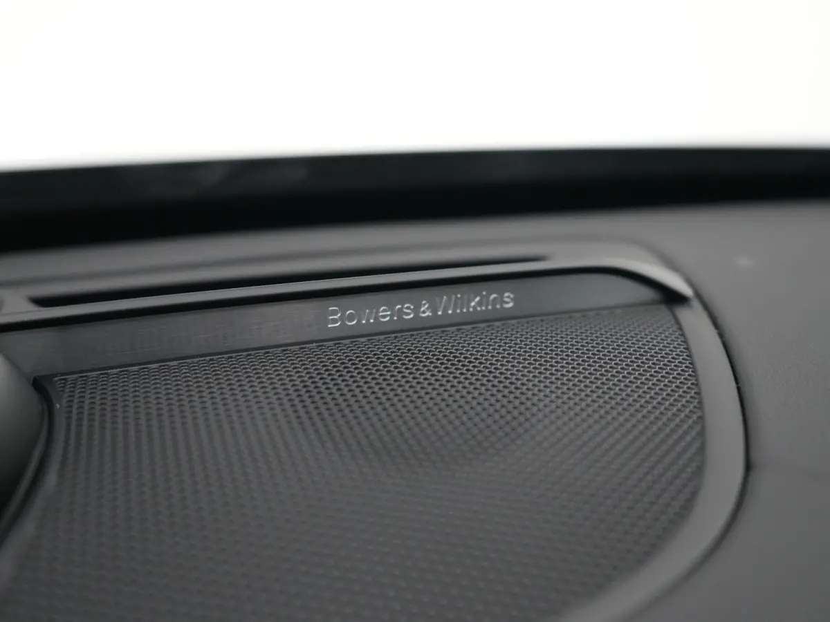 T8 Recharge AWD Ultra Dark Executive Edition | Luchtvering | Bowers & Wilkins | 360° Camera | Head-Up | Panoramadak | 22" | Stoelventilatie