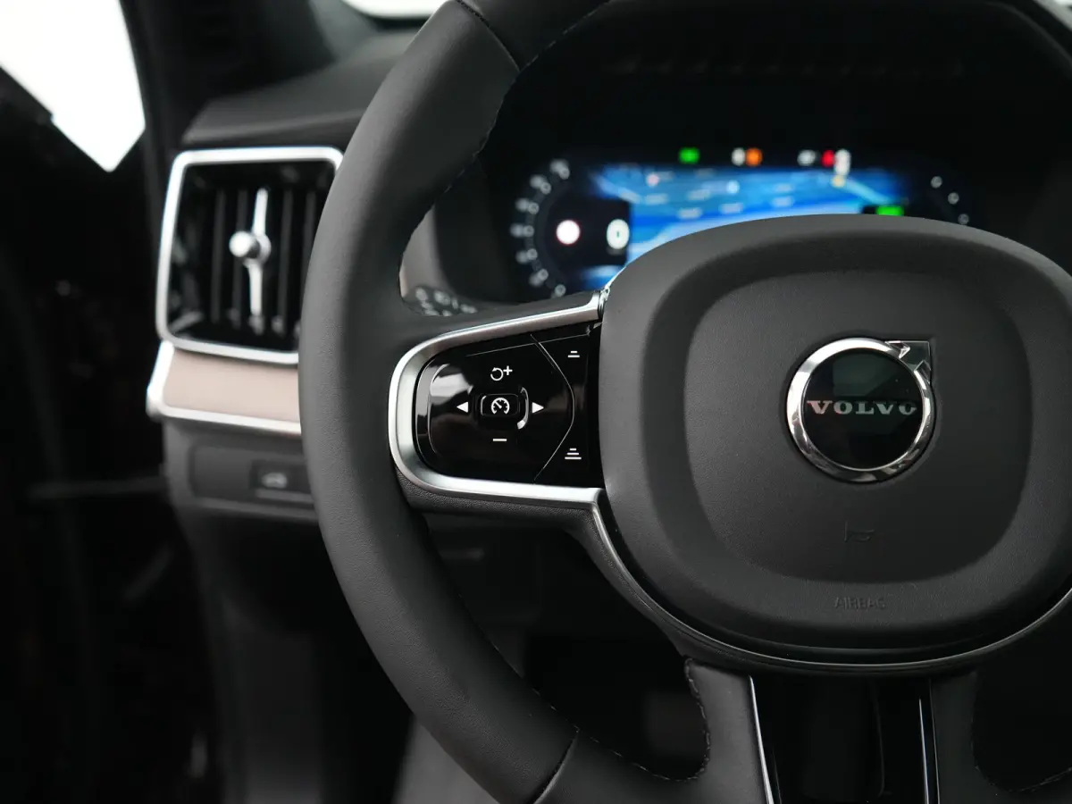 T8 Recharge AWD Ultra Dark Executive Edition | Luchtvering | Bowers & Wilkins | 360° Camera | Head-Up | Panoramadak | 22" | Stoelventilatie