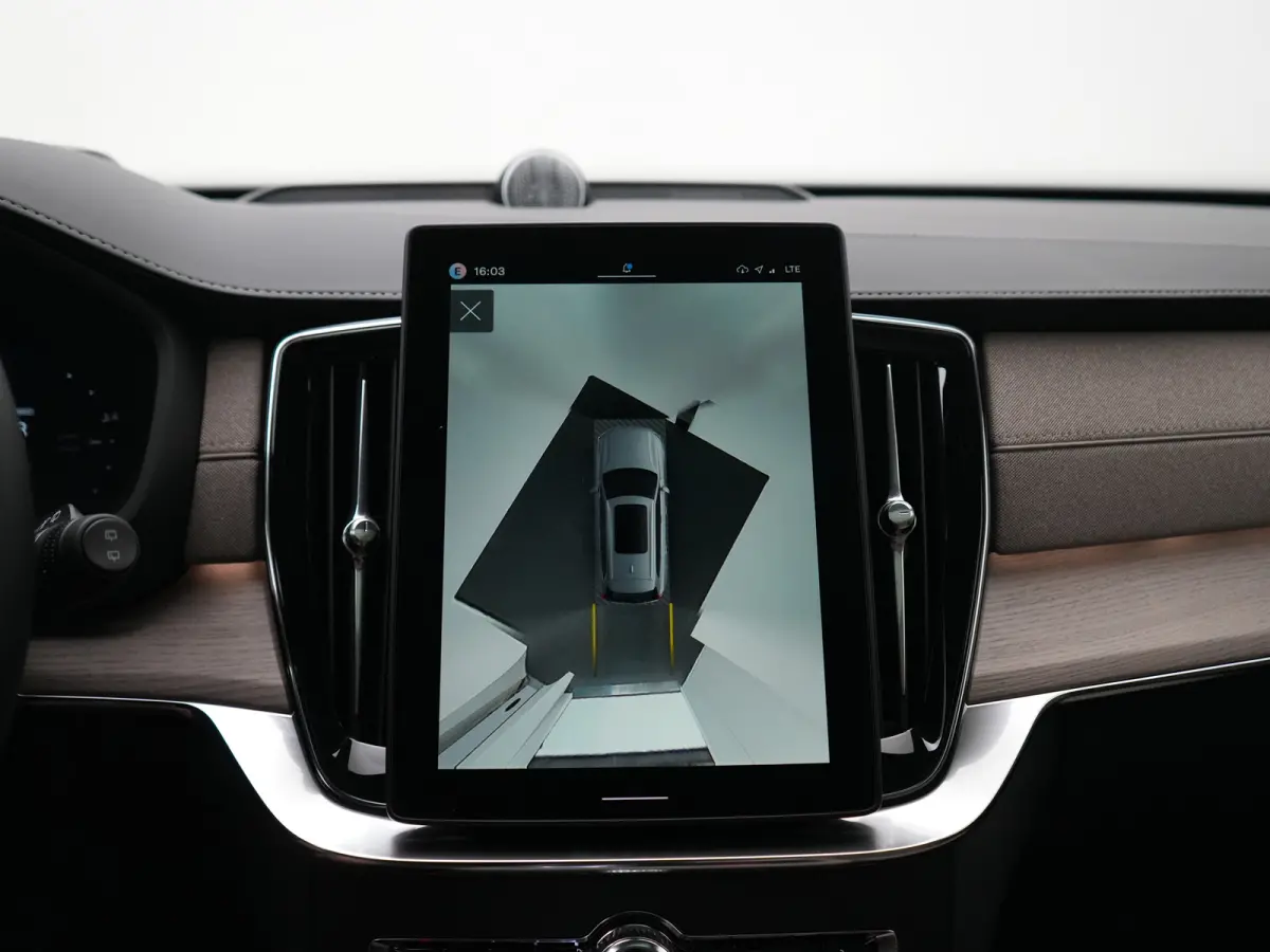 T8 Recharge AWD Ultra Dark Executive Edition | Luchtvering | Bowers & Wilkins | 360° Camera | Head-Up | Panoramadak | 22" | Stoelventilatie