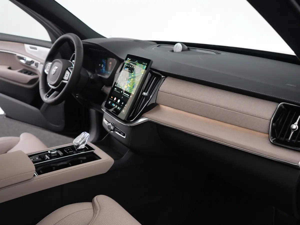 T8 Recharge AWD Ultra Dark Executive Edition | Luchtvering | Bowers & Wilkins | 360° Camera | Head-Up | Panoramadak | 22" | Stoelventilatie