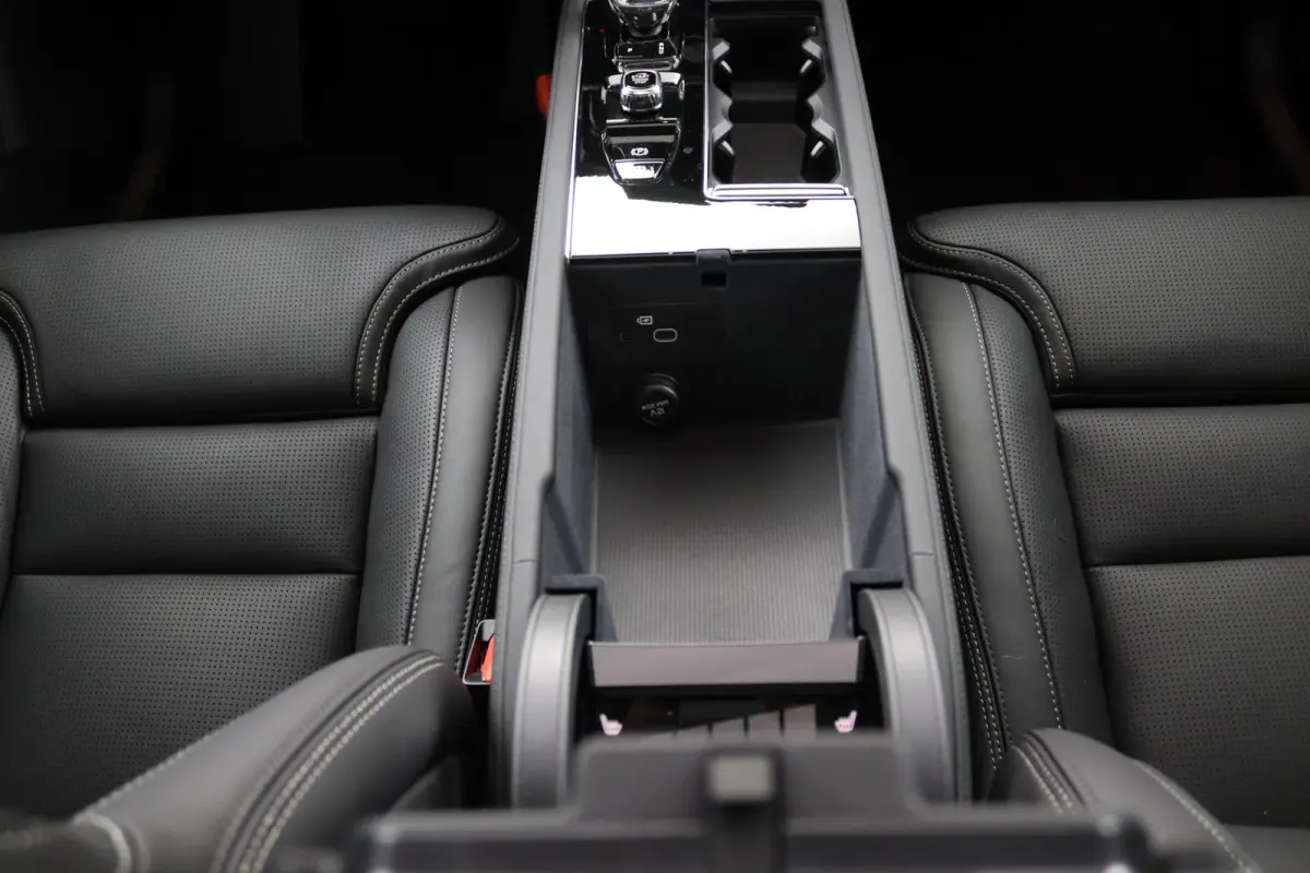 T8 Plug-in hybrid AWD Ultra Black Ed. Executive | 2 stoelen op derde rij | Bowers & Wilkins audiosysteem | Elektrisch glazen panorama-dak