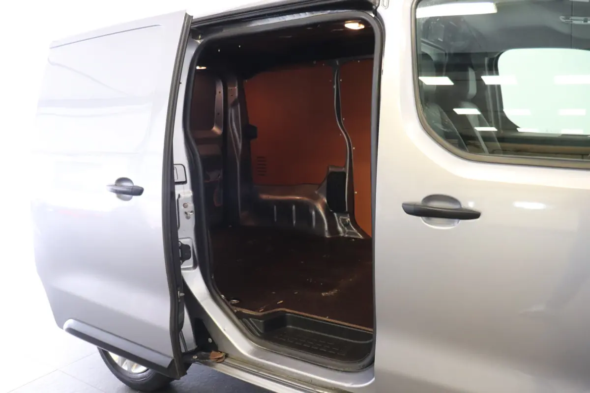 2.0 BlueHDI 122PK Automaat EURO 6 - A/C Climate - Cruise - Camera - € 13.900,- Excl.