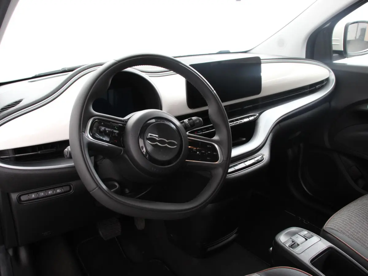 Icon 42 kWh Automaat Climate control Cruise control Achteruitrijcamera Navigatie Apple Carplay/ Android Auto Keyless