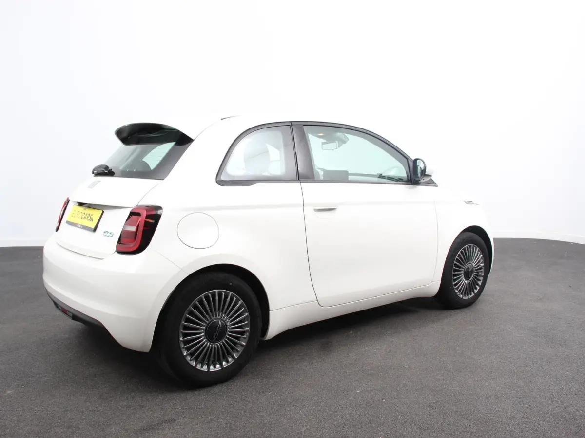 Icon 42 kWh Automaat Climate control Cruise control Achteruitrijcamera Navigatie Apple Carplay/ Android Auto Keyless