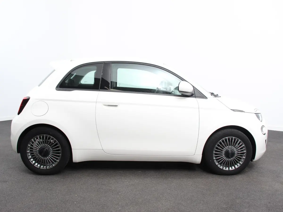 Icon 42 kWh Automaat Climate control Cruise control Achteruitrijcamera Navigatie Apple Carplay/ Android Auto Keyless