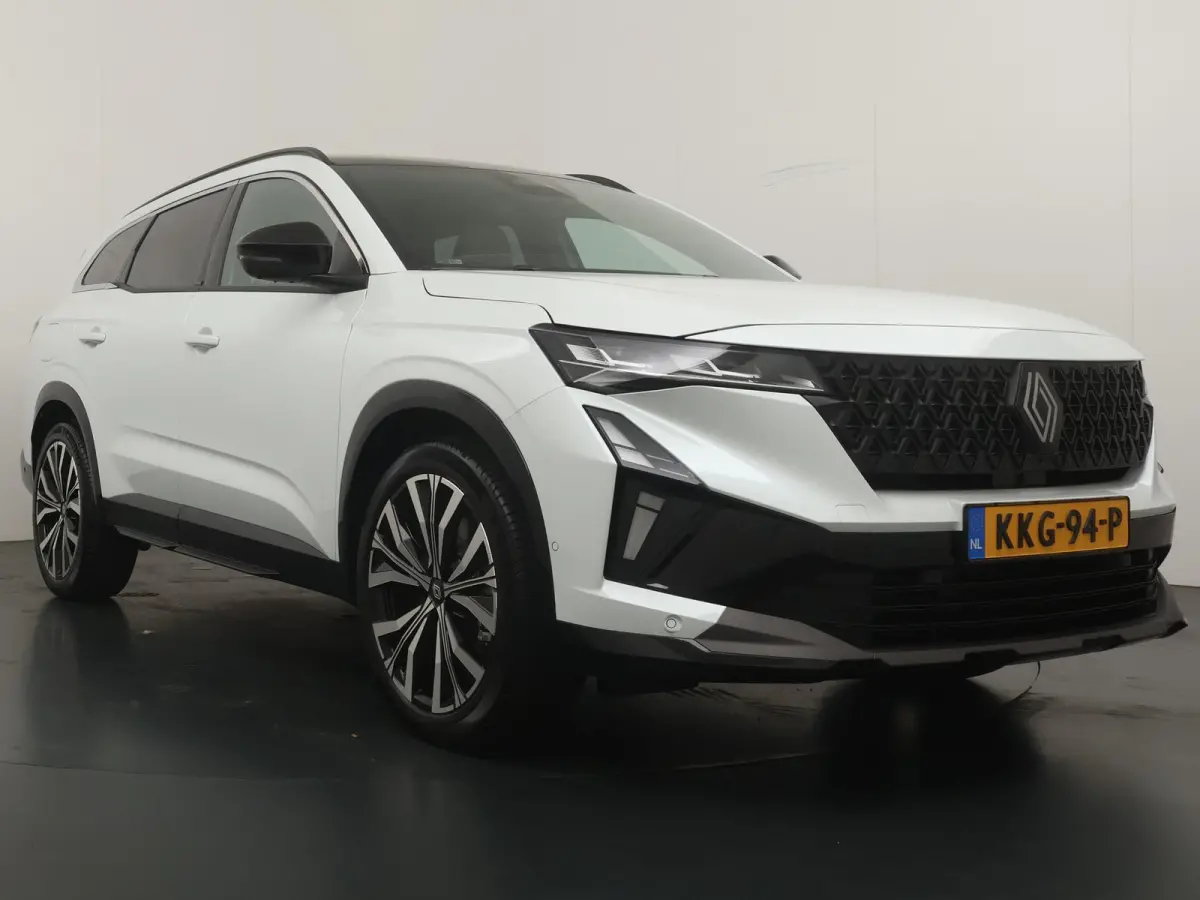 iconic full hybrid E-Tech 200 - 7 zitplaatsen | pack light & sound | pack vision |